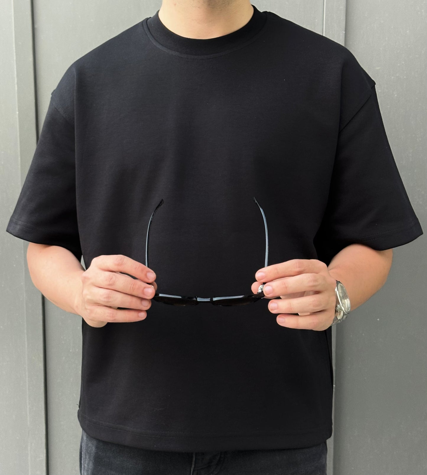 BLACK BASIC BOX-FIT TEE