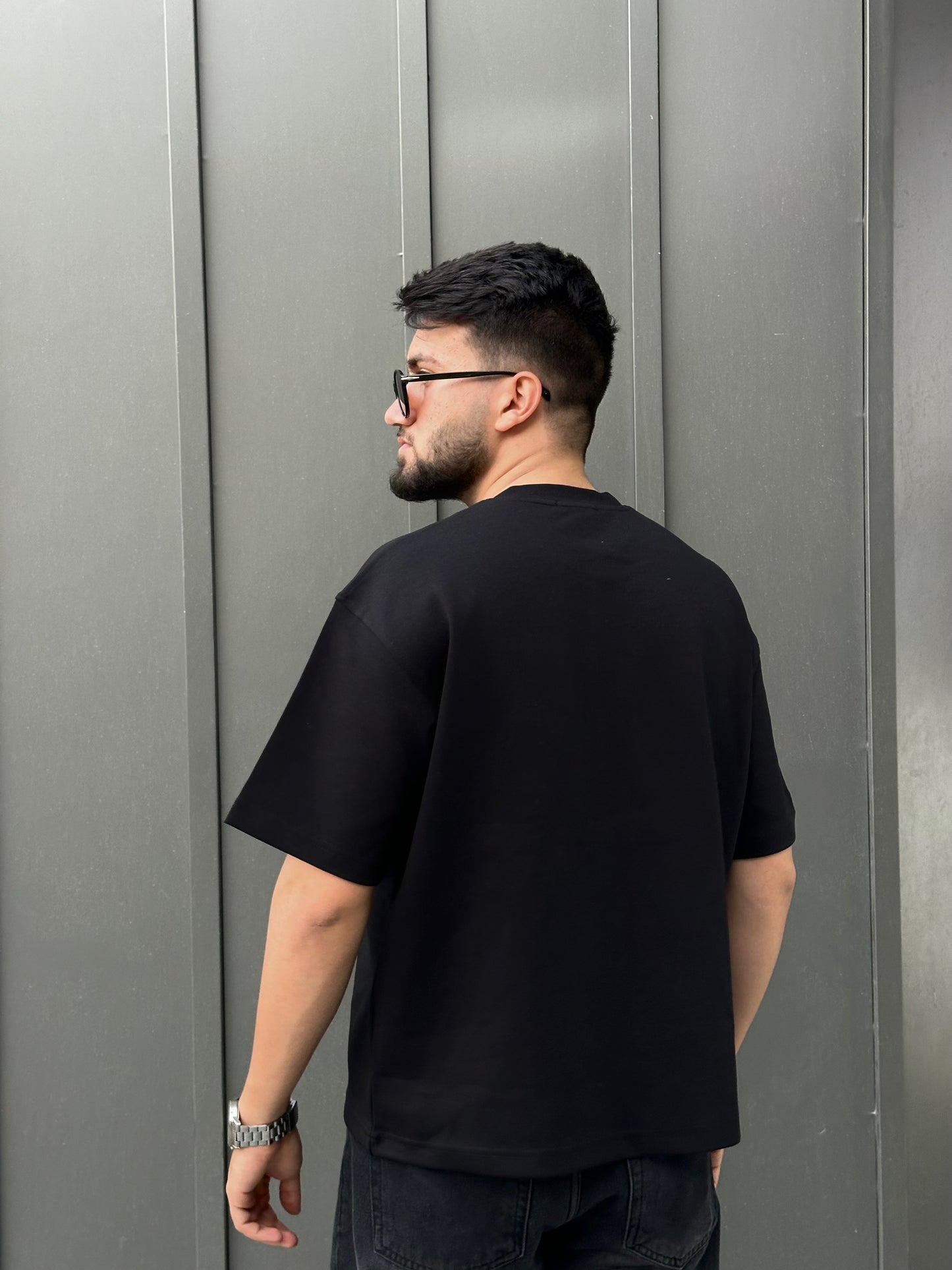 BLACK BASIC BOX-FIT TEE