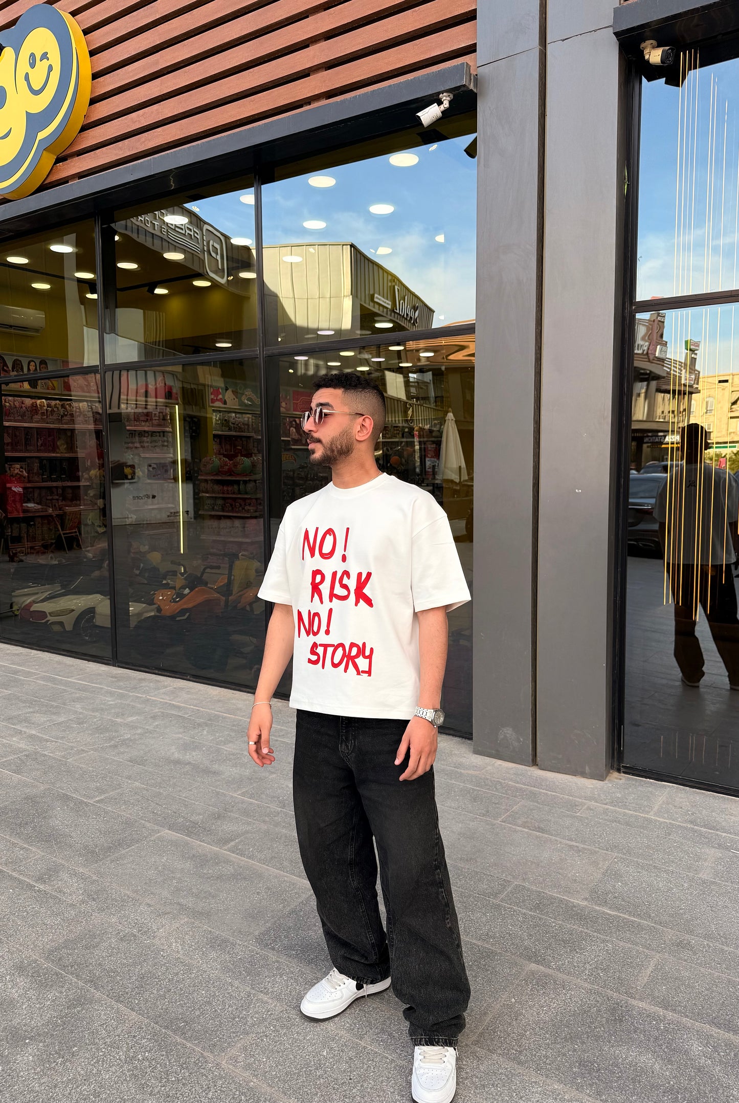 WHITE RISKY BOX-FIT TEE