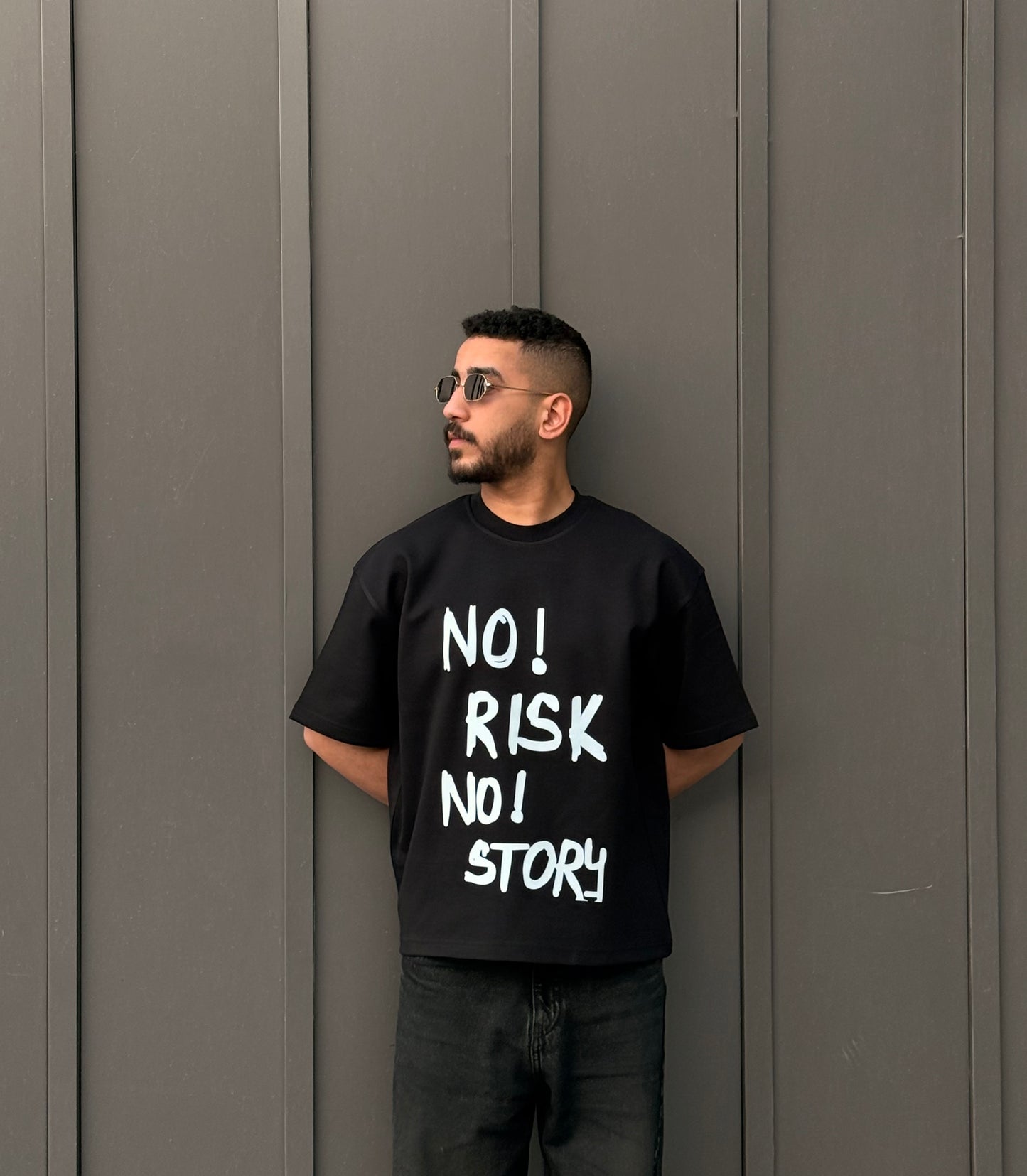 BLACK RISKY BOX-FIT TEE